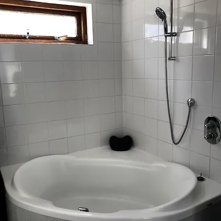 House 3 Bedrooms In The Old Village Centre At Sea Apartment *