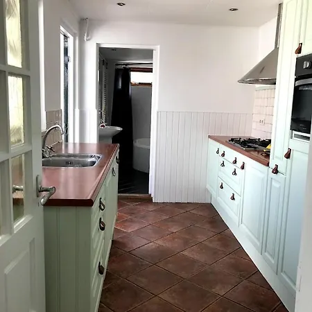 House 3 Bedrooms In The Old Village Centre At Sea
