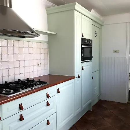 House 3 Bedrooms In The Old Village Centre At Sea *